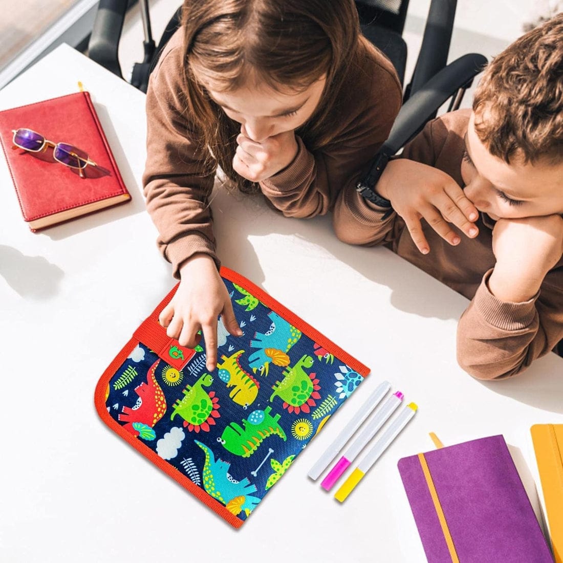 Erasable waterproof doodle activity with 3 markers